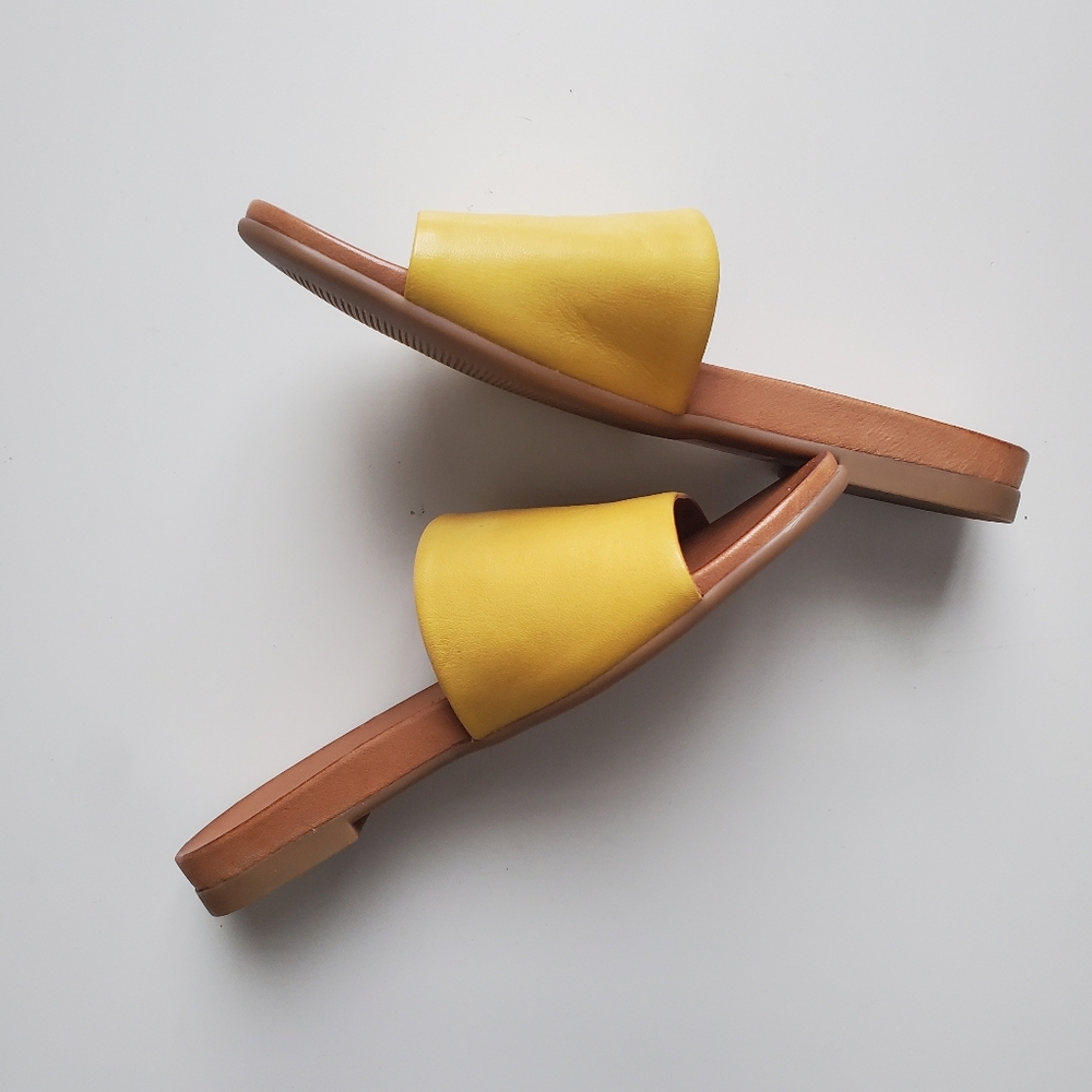 Oker Yellow Leather Slides